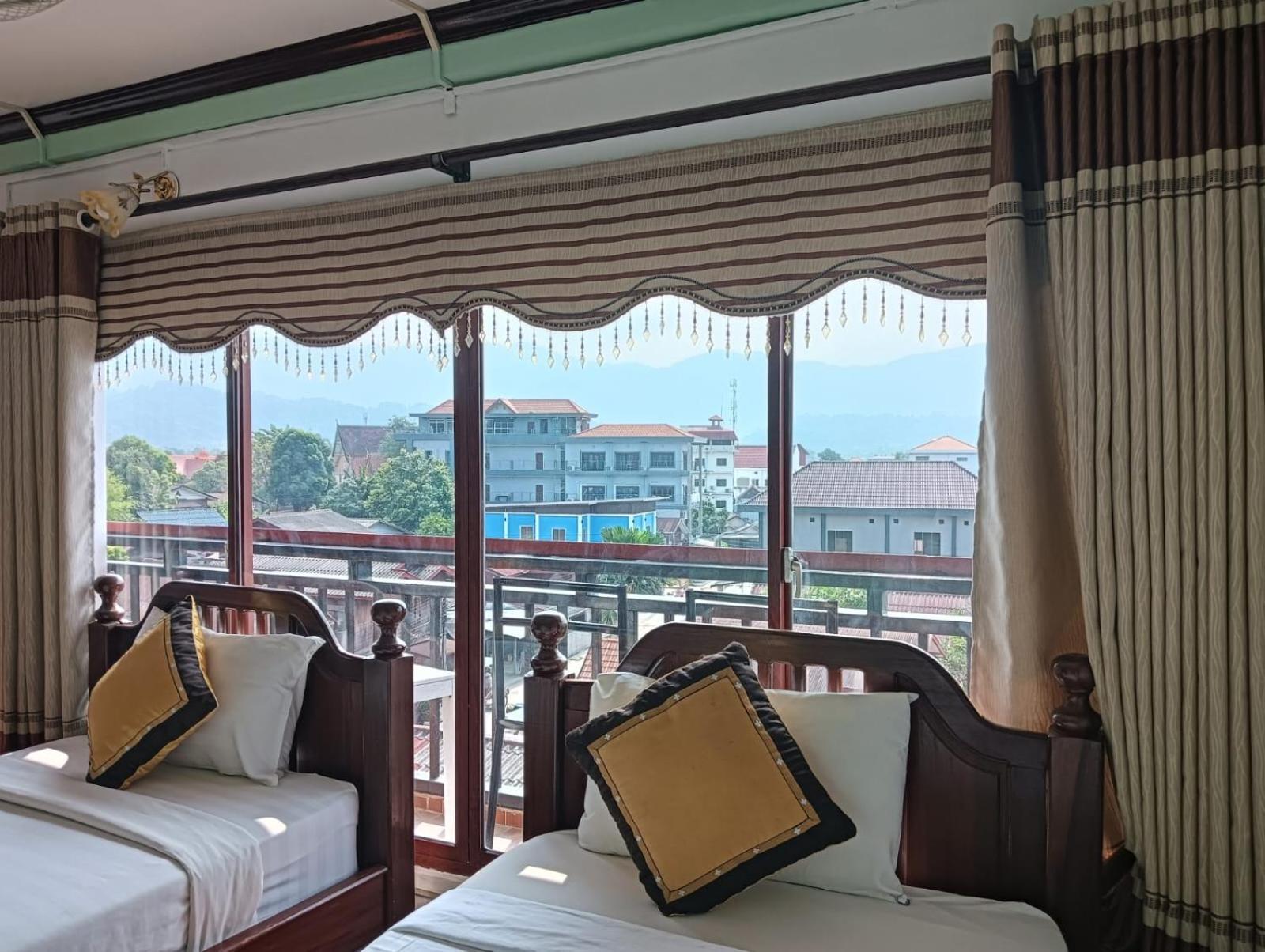 Bountang Mountain View Riverside Hotel Vang Vieng Eksteriør bilde